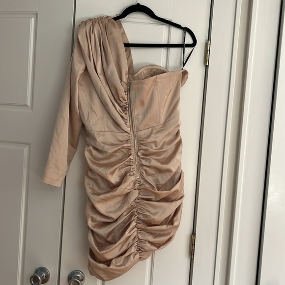 LAVISH ALICE draped one sleeved ruched mini dress size 14 - Picture 3 of 5